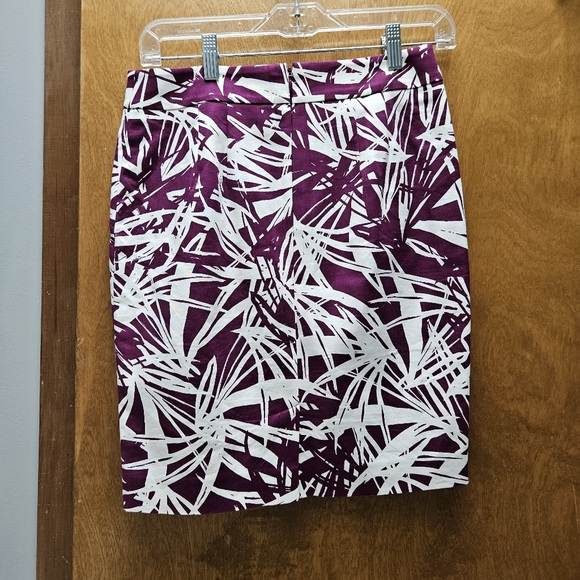 LOFT Petite Purple and White Palm Leaf Skirt - Picture 3 of 10